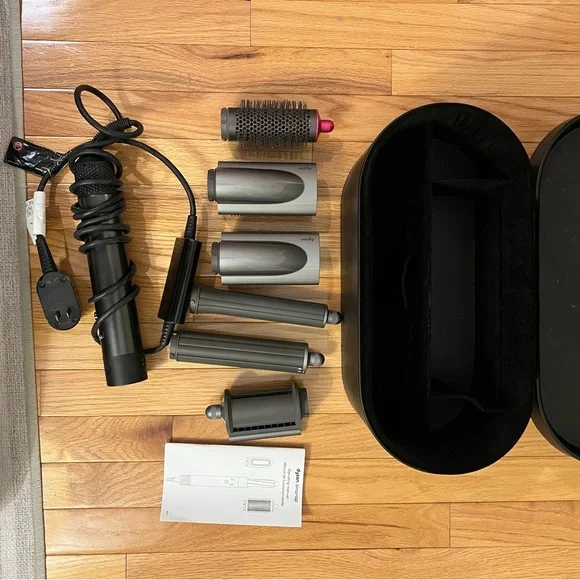 Dyson Airwrap Multi-Styler Complete Long Hair with NEW upgraded attachments - Picture 5 of 9